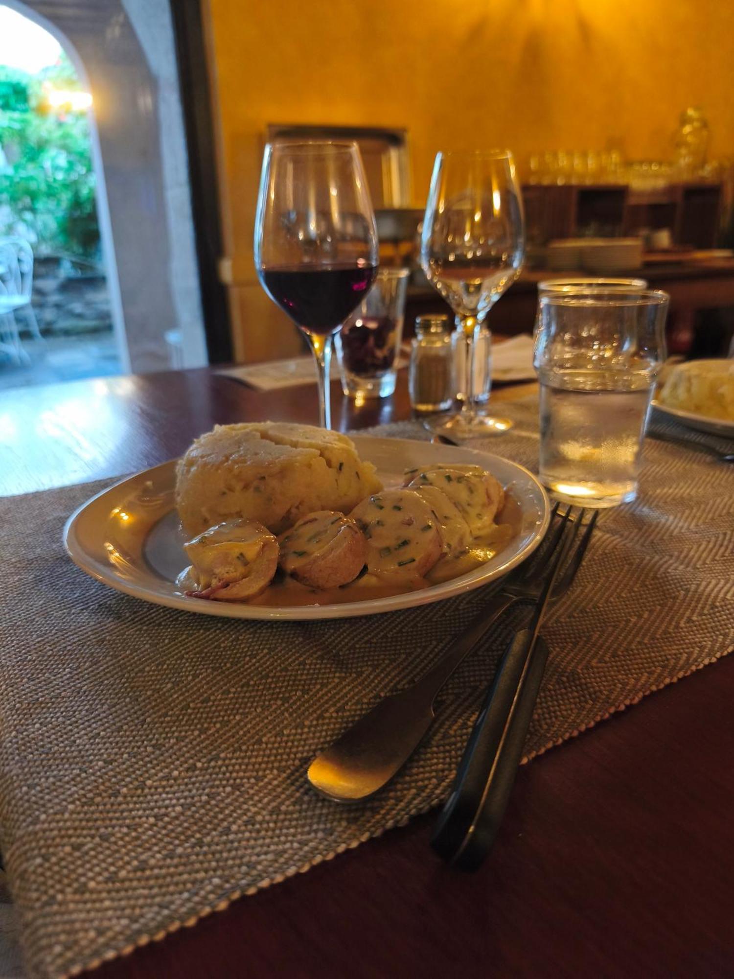 哈雷酒店 Nolay  外观 照片